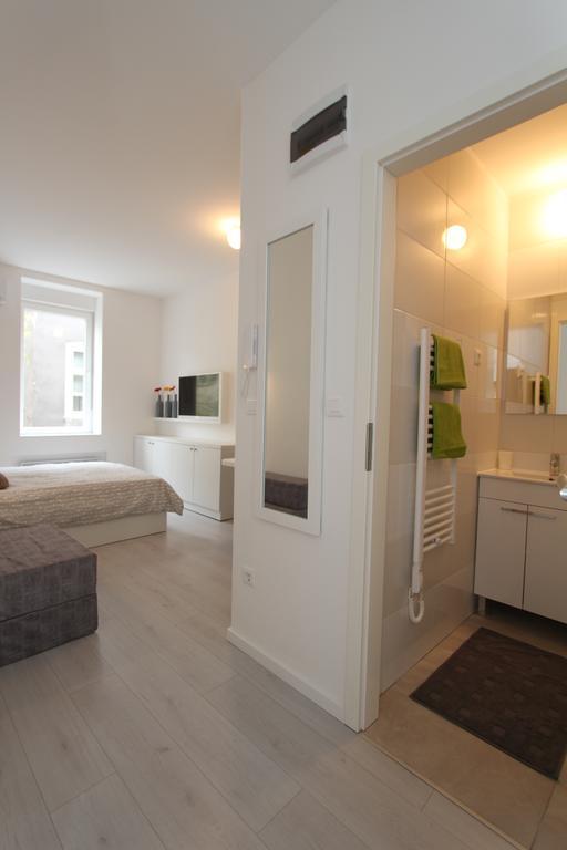 Apartments Simple Teslina Zagreb Bagian luar foto