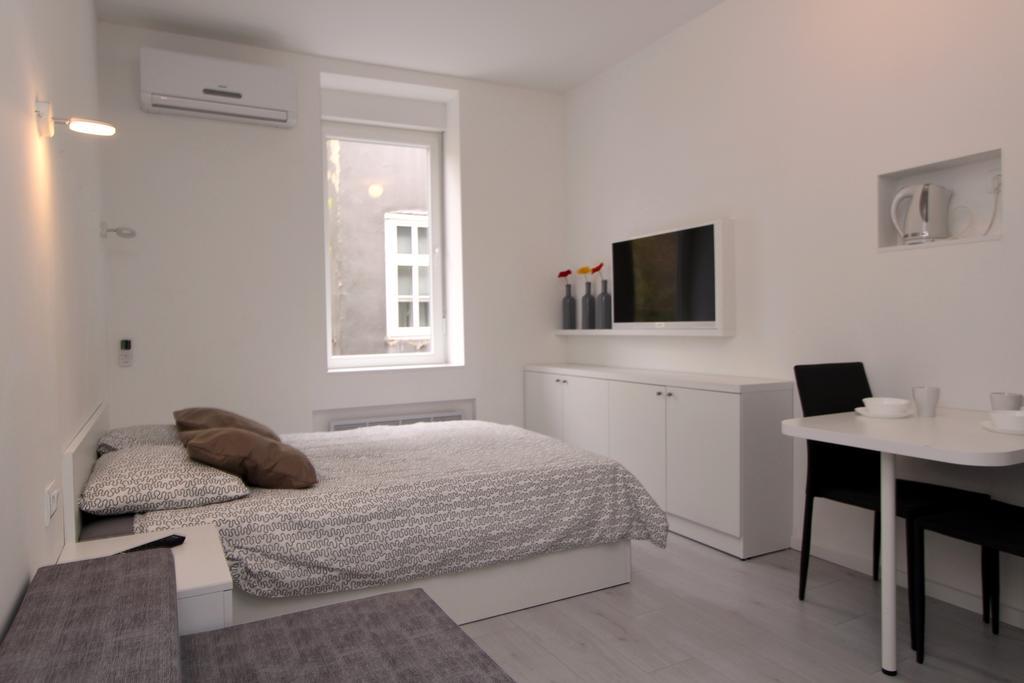 Apartments Simple Teslina Zagreb Bagian luar foto